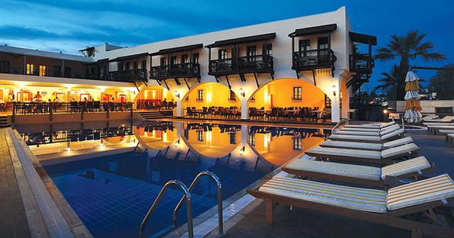 Costa-Bitezhan-POOL-03