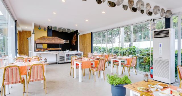 Charm-Beach-ALACARTE-RESTAURANT-02