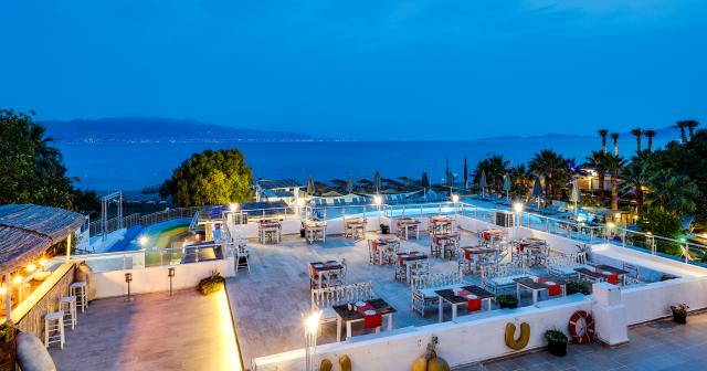 Charm-Beach-POOL-AND-RESTAURANT-AT-NIGHT