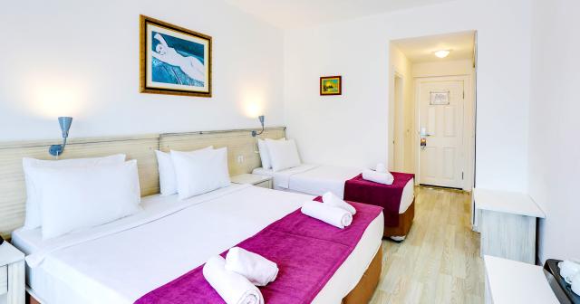Charm-Beach-ROOM
