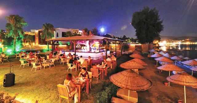 Costa-Luvi-BEACH-BAR