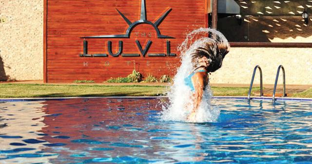 Costa-Luvi-POOL