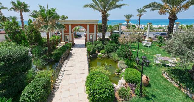 Antique-Roman-Palace-Museum-Hotel-GARDEN-01