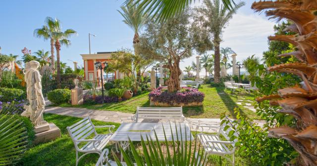 Antique-Roman-Palace-Museum-Hotel-GARDEN-02