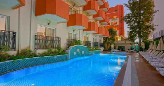 Antique-Roman-Palace-Museum-Hotel-POOL