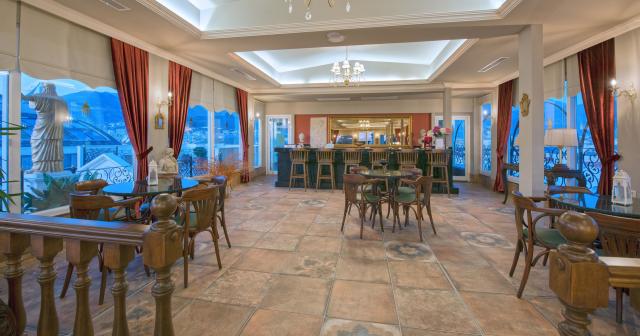 Antique-Roman-Palace-Museum-Hotel-BAR-02