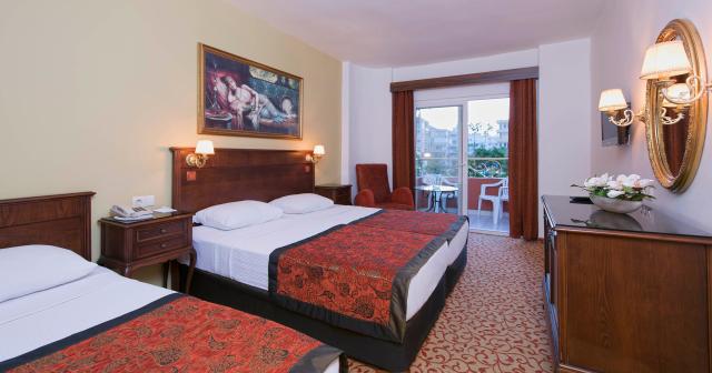 Antique-Roman-Palace-Museum-Hotel-STANDARD-ROOM-02