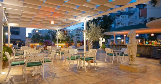 Antique-Roman-Palace-Museum-Hotel-BAR-03
