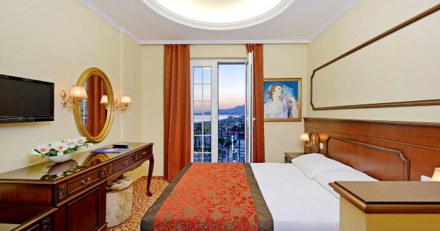 Antique-Roman-Palace-Museum-Hotel-COMFORT-ROOM-SIDE-SEAVIEW