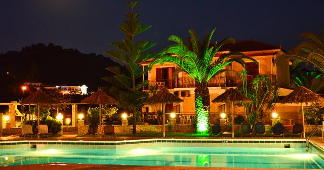 Sunny-Garden-NIGHT-POOL-02