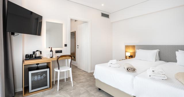 Athina-Palace-Resort-and-Spa-FAMILY-ROOM-01