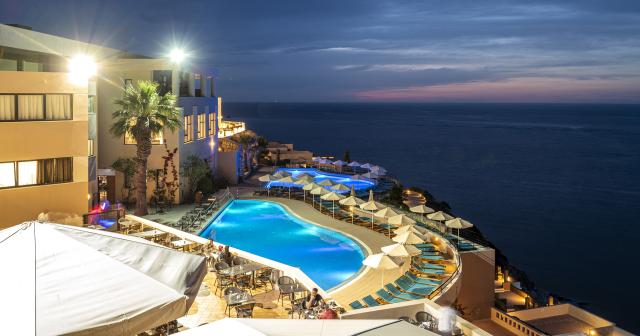 Athina-Palace-Resort-and-Spa-ADULTS-POOL-01