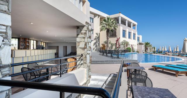 Athina-Palace-Resort-and-Spa-POOL-BAR-01