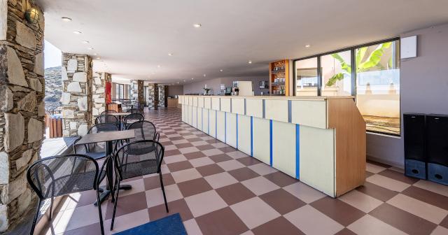 Athina-Palace-Resort-and-Spa-POOL-BAR-02