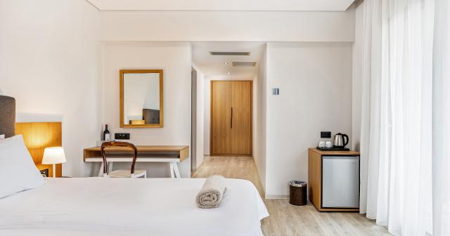 Athina-Palace-Resort-and-Spa-SUPERIOR-ROOM-01