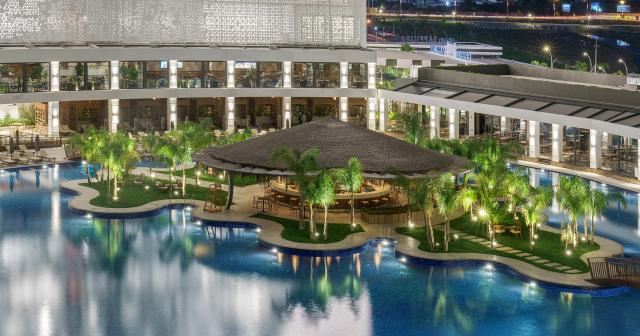 Grand-Sapphire-Resort-2024-POOL-BAR-01