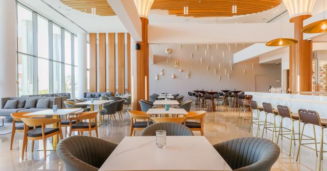 Radisson-Beach-Resort-BAR-01