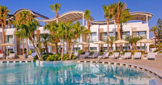 Radisson-Beach-Resort-POOL-02