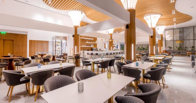 Radisson-Beach-Resort-BAR-02