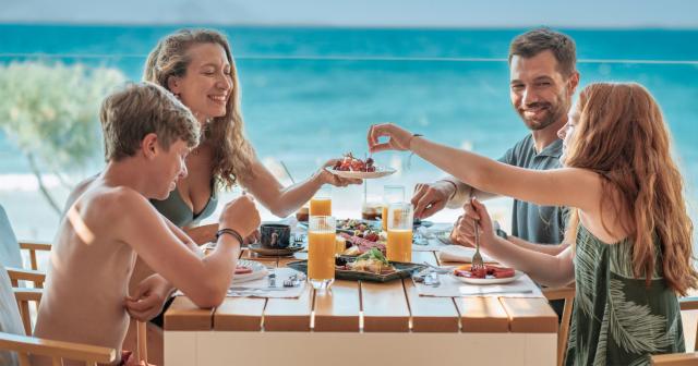 Mitsis-Rinela-Beach-Resort-and-Spa-2025-RESTAURANT-03