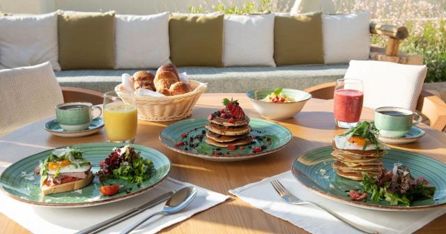 Mitsis-Rinela-Beach-Resort-and-Spa-2025-RESTAURANT-04