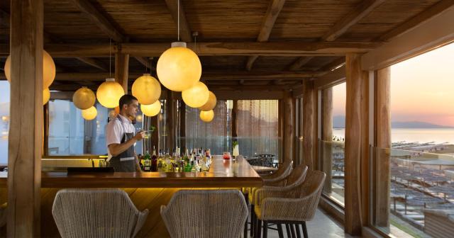 Mitsis-Rinela-Beach-Resort-and-Spa-2025-BAR-02