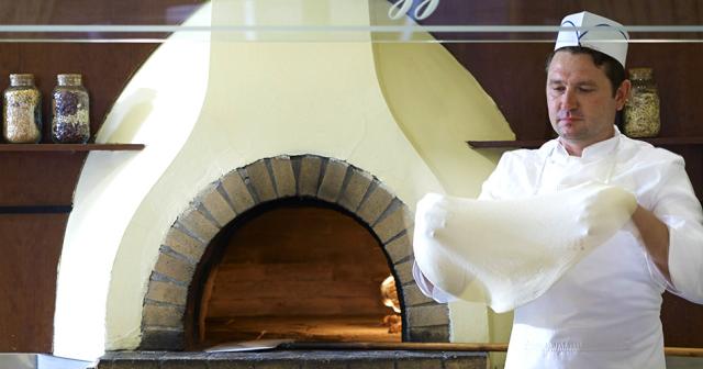 Mitsis-Petit-Palais-POOL-PIZZA-2