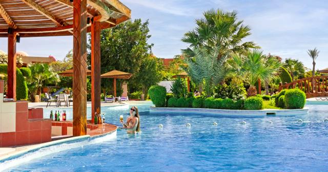 Wadi-Lahmy-Azur-Resort-POOL-BAR-2025
