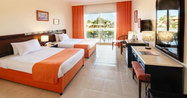 Wadi-Lahmy-Azur-Resort-STANDARD-ROOM-POOL-VIEW-2025