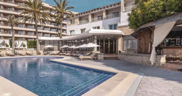 Be-Live-La-Cala-POOL-01