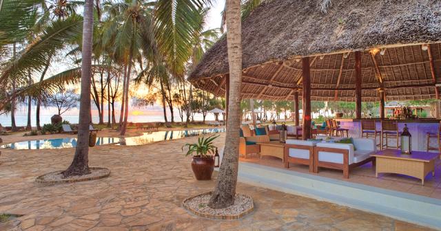 Bluebay-Beach-Resort-and-Spa-OUTSIDE-BAR