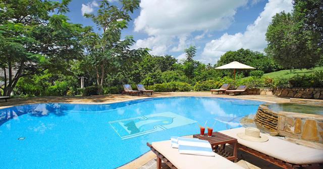 Bluebay-Beach-Resort-and-Spa-POOL-2