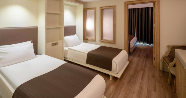 Swandor-Hotels-and-Resorts-Topkapi-Palace-DELUXE-FAMILY-ROOM-02