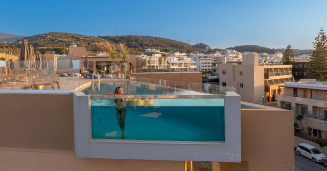 Minos-Ambassador-POOL-01