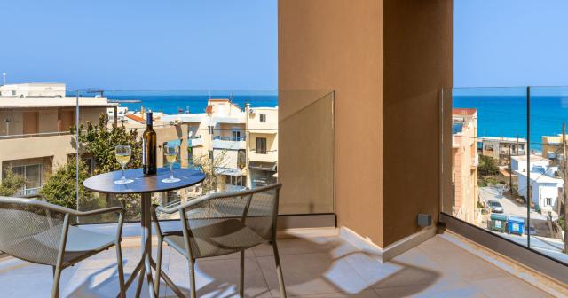 Minos-Ambassador-ROOM-BALCONY