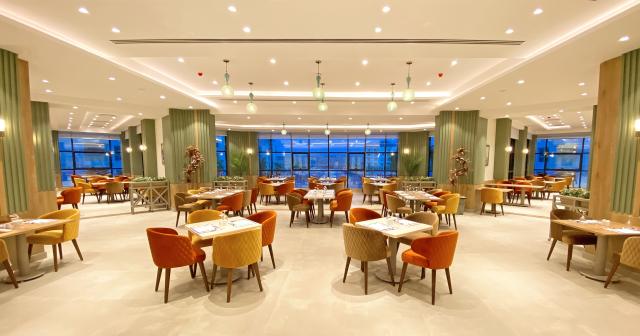 Azur-One-Eleven-RESTAURANT-01
