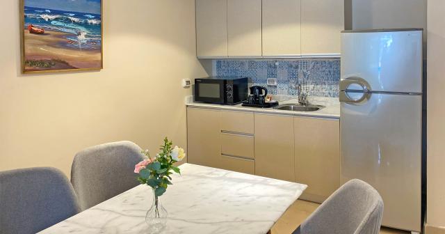 Azur-One-Eleven-ROOM-02