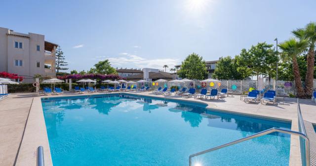 Ferrer-Lime-Isabel-POOL-01