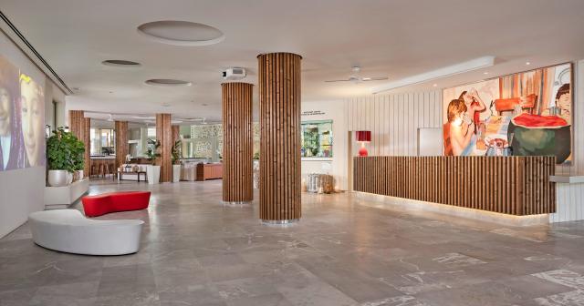 Melia-South-Beach-RECEPTION