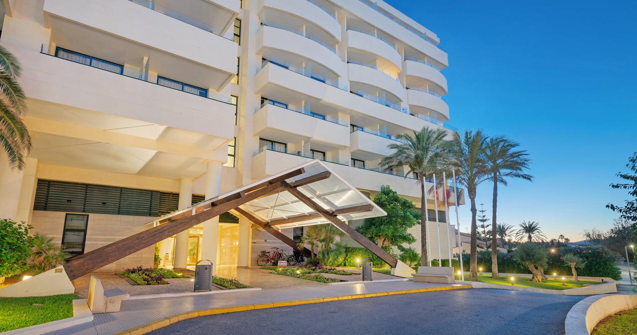 Welikehotel-Marfil-Playa-ENTRANCE