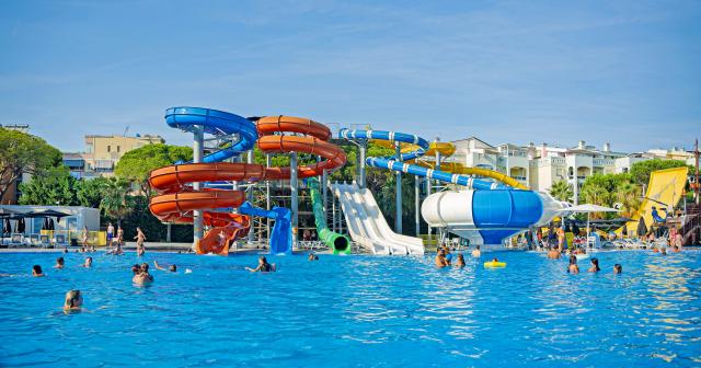 Prestige-Resort-WATERSLIDES-01