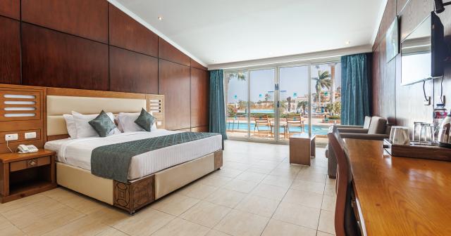 Sunrise-Alora-Aquapark-Resort-2025-NEW-SWIM-UP-ROOM