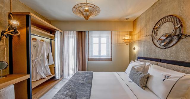 Santo-Mangata-Boutique-SUPERIOR-ROOM-WITH-JETTED-TUB-03