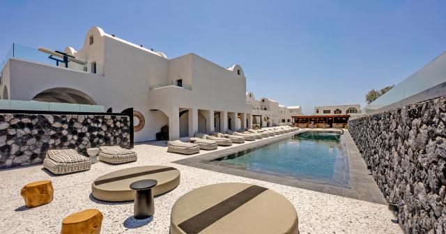 Santo-Mangata-Boutique-POOL-01