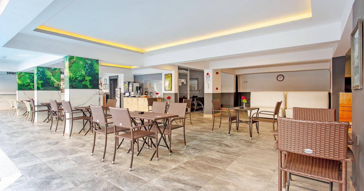 Aslan-City-Hotel-POOL-BAR-02