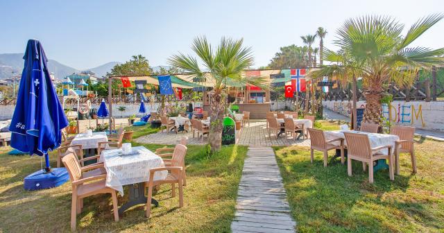 Aslan-City-Hotel-OUTDOOR-RESTAURANT