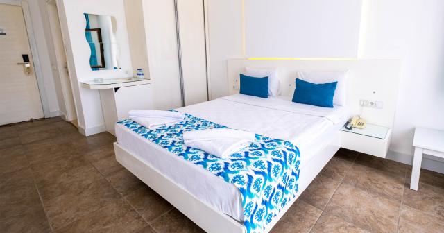 Club-Flora-2025-STANDARD-ROOM-01