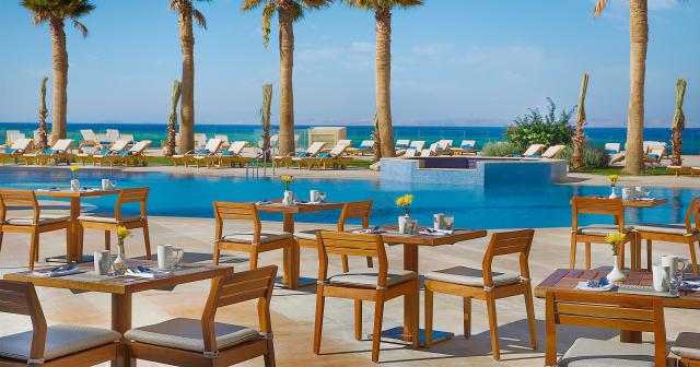 Hilton-Hurghada-Plaza-POOL-BAR-01