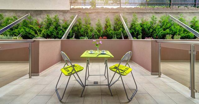 Sunny-Hotel-ENGLISHYARD