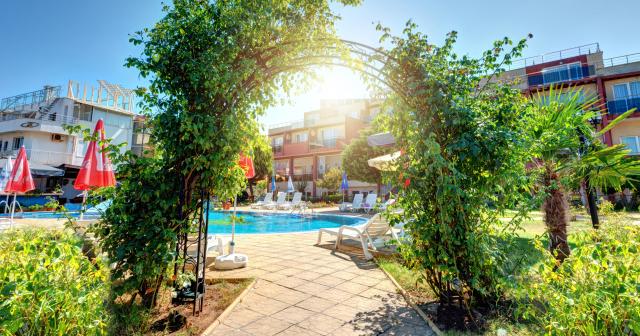 Sunny-Hotel-GARDEN